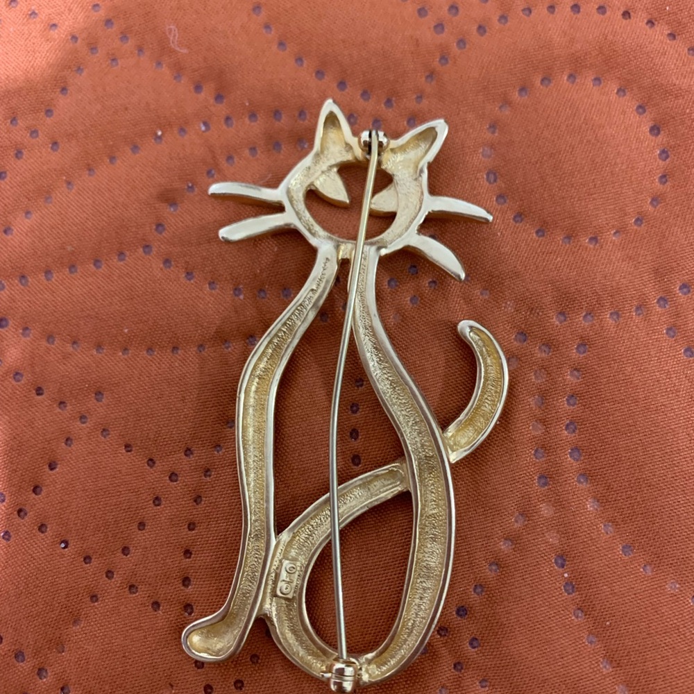 Elegant Silver Cat Brooch